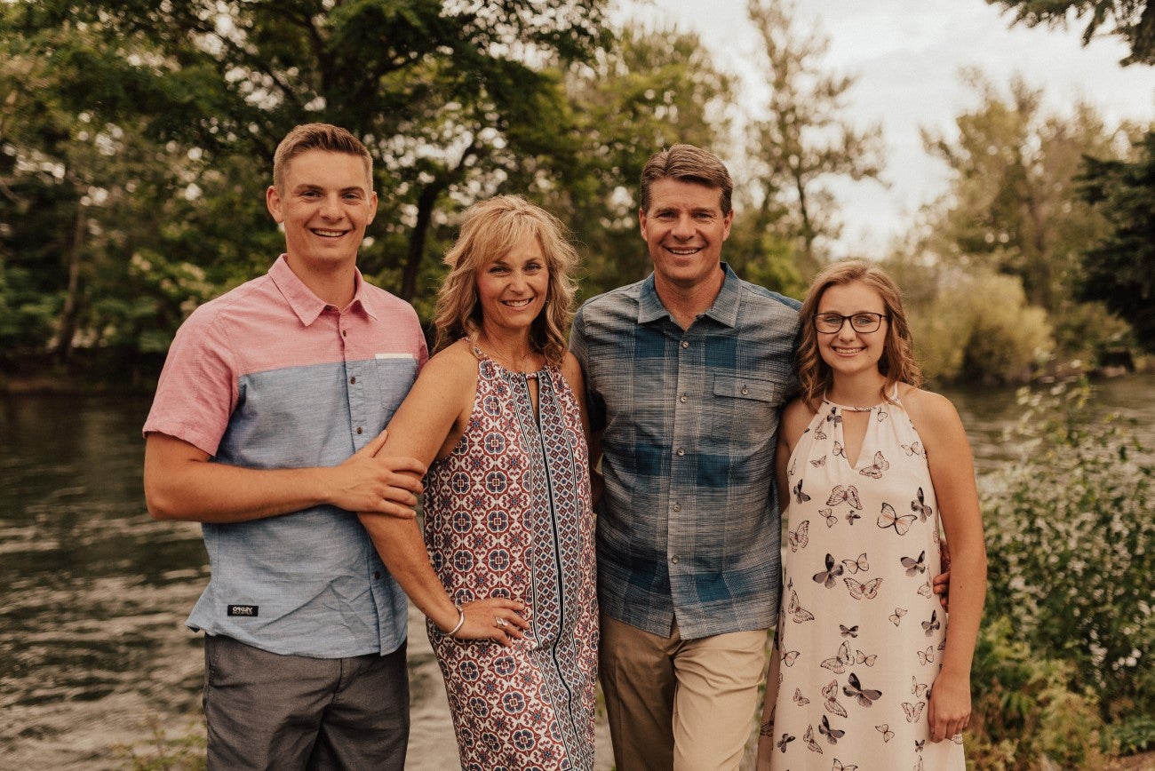 Alum Mike Mers and family