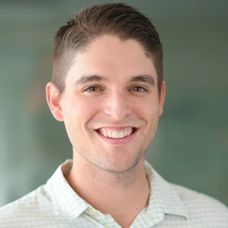 Brett Davis Headshot