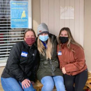 Students from Rebecca Som Castellano's Senior Seminar Class in Sociology at a food pantry in Boise