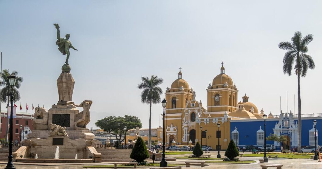 Street scene in Trujillo, Peru