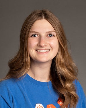 Maddie Cudworth headshot