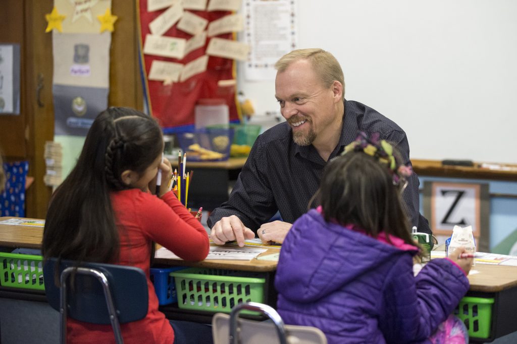 Photo of Dr. Jonathan Brendefur working with students