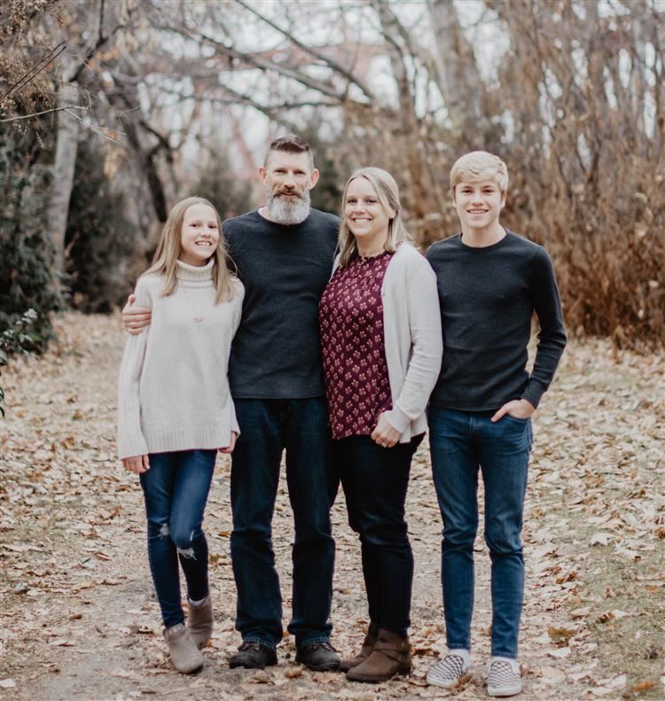Christi Arnold with her family