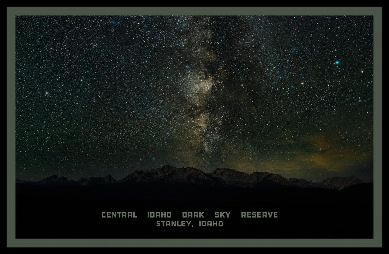 Starry night sky over the sawtooth mountains