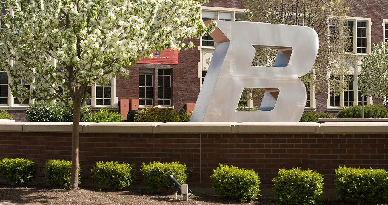 b plaza statue