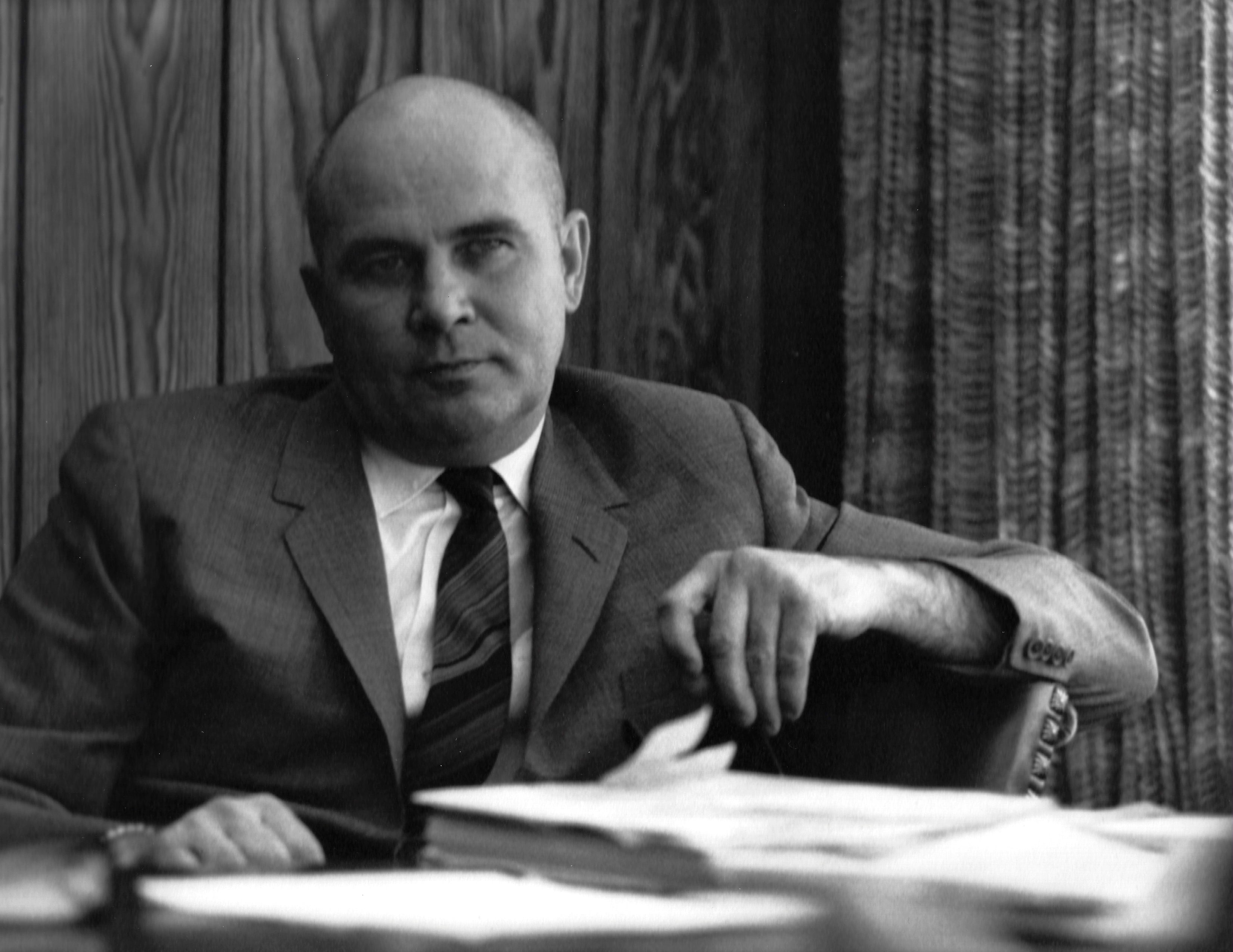 Robert V. Hansberger