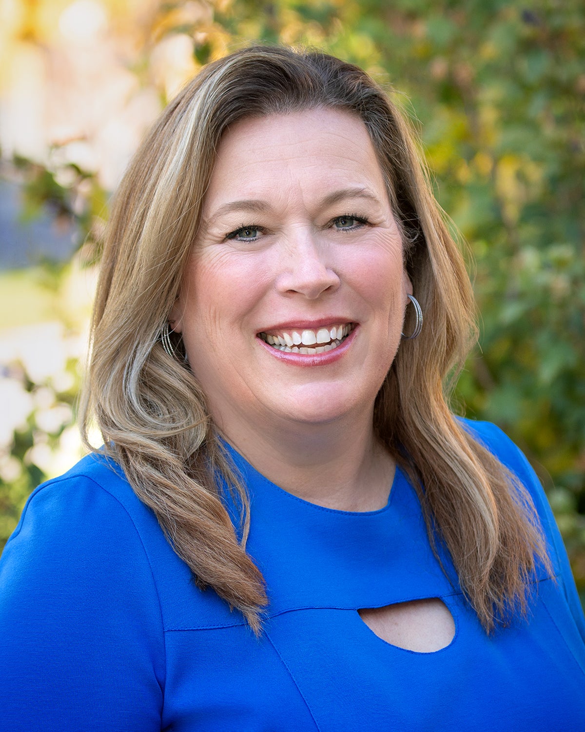 Margaret Satterlee, Donor Relations, faculty/staff, outdoor portrait by Priscilla Grover