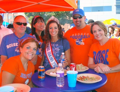 tailgate Mrs. Idaho with fellow College of Health Sciences tailgaters