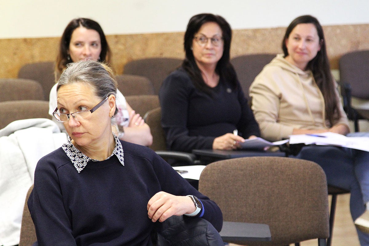 Lithuanian students listen to Shawn Simonson's lecture