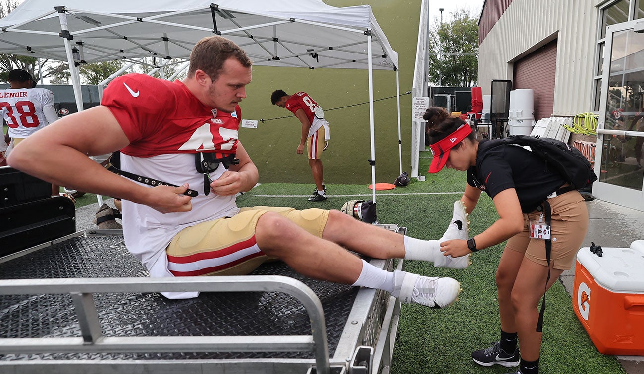 Boise State Athletic Training students Sabrina Ingram-Rajam works with NFL 49er Tyler Kroft
