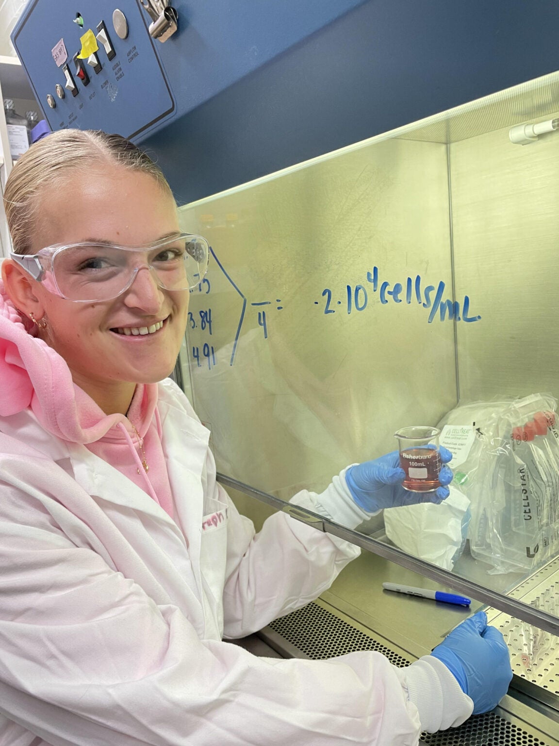Jocelyn Stephens in lab