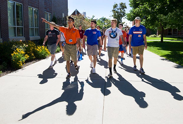 Photo of perspective students on a campus tour.