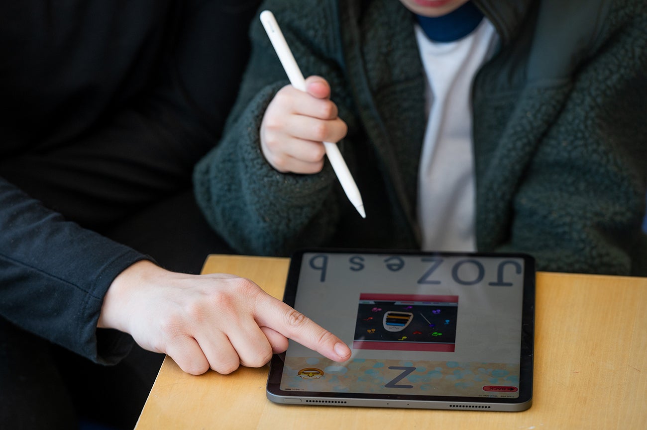 Using an app to teach handwriting