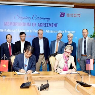 University leaders sign documents