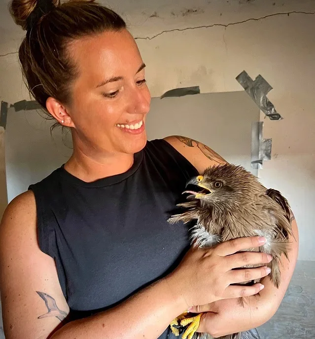 Eden Ravecca holds a black kite