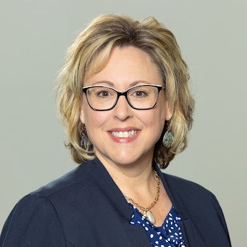 Photo portrait of Shari Ellertson 