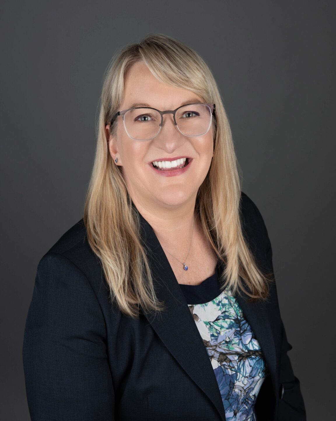Lora McCarty headshot