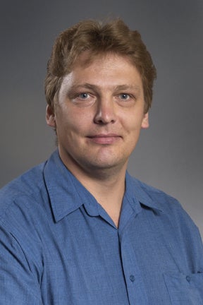 Dmitri Tenne Headshot
