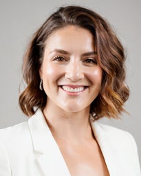 Janelle Woolf