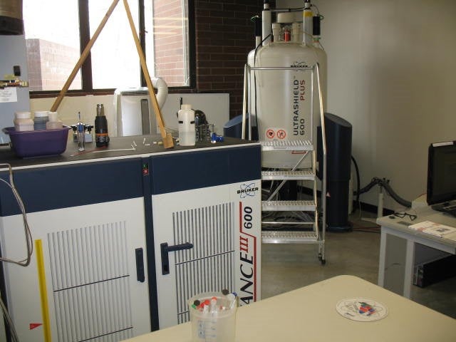 Laboratory featuring a Bruker Avance III 600 MHz NMR (Nuclear Magnetic Resonance) spectrometer