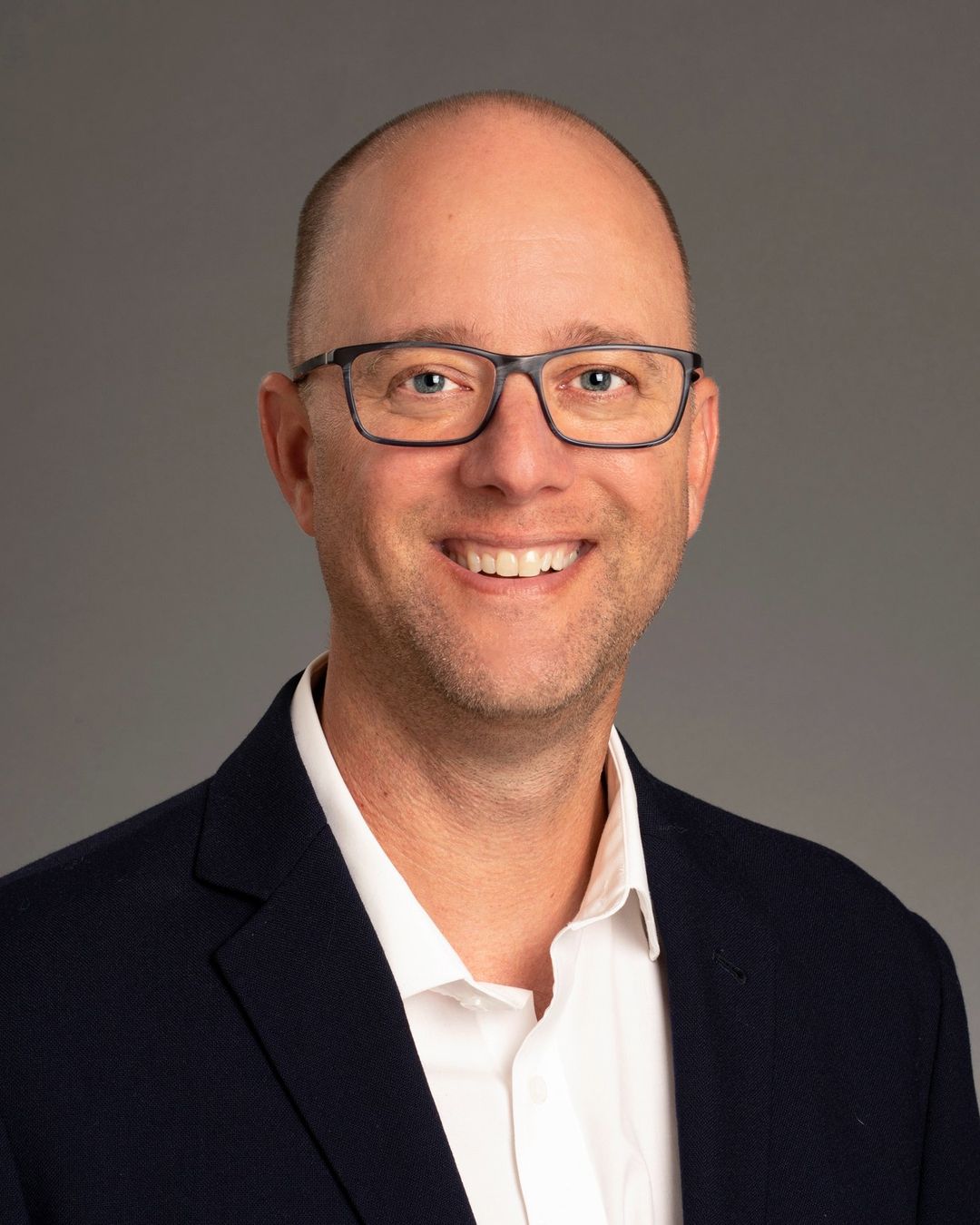 Headshot of Dr. Fredricksen smiling